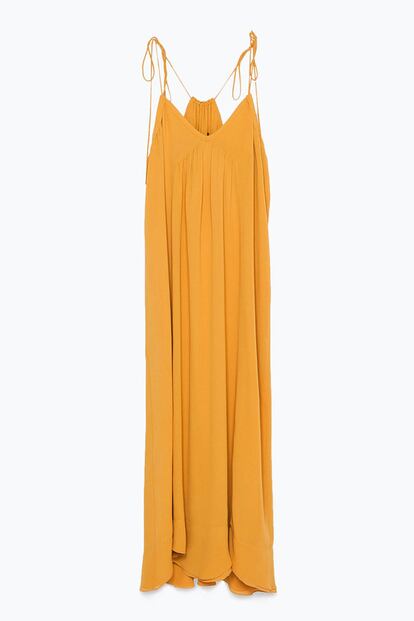 Amarillo mostaza con tirantes regulables. Es de Zara (59,95 euros).