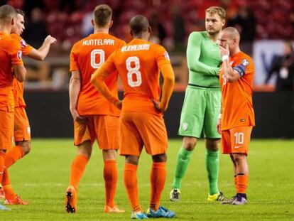 Los jugadores de Holanda tras perder 3-2 contra la República Checa.