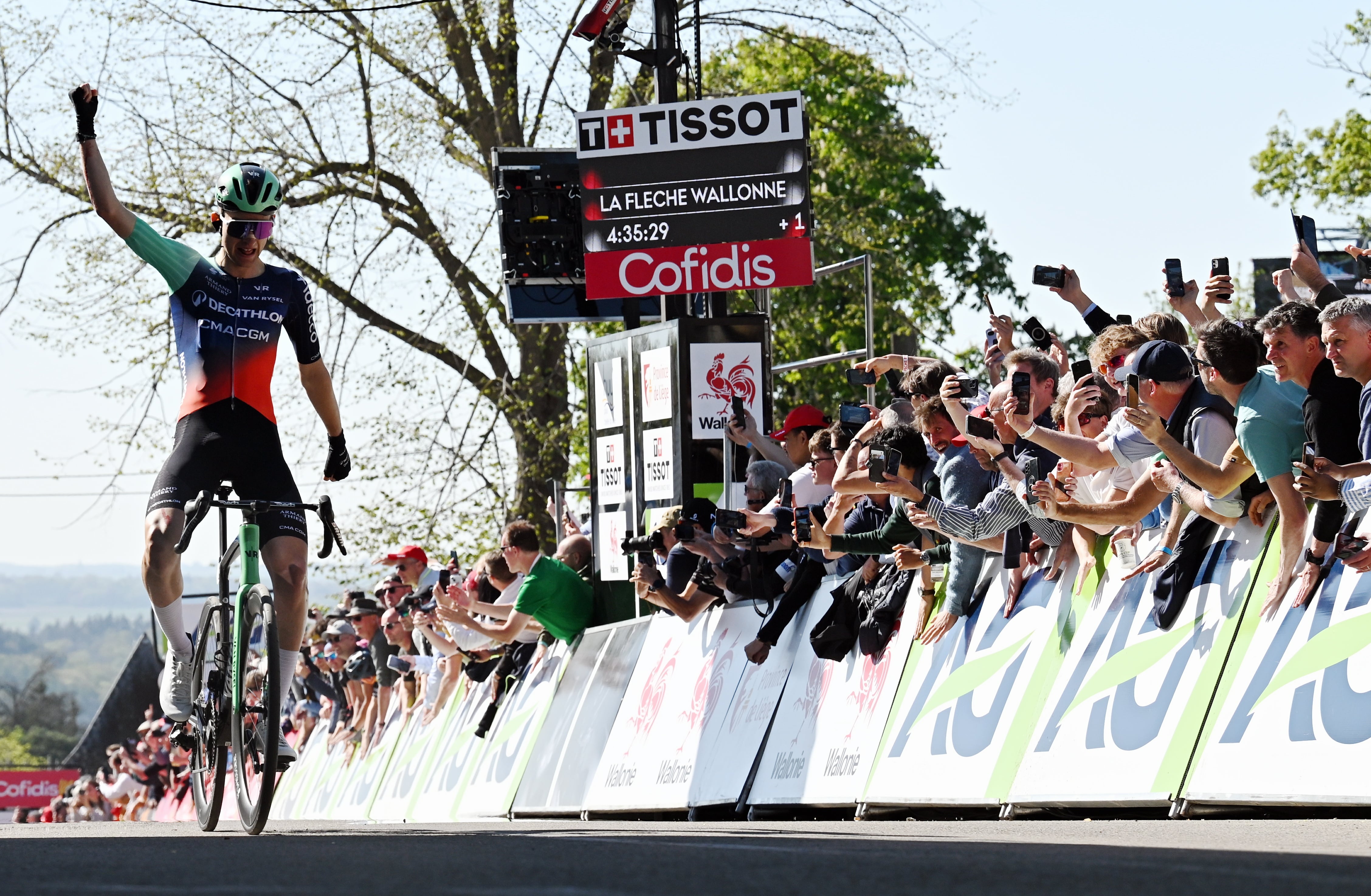 Paul Seixas desafía a Tadej Pogacar en la Lieja-Bastoña-Lieja