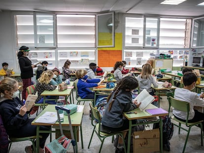 Clase de sexto de primaria en el colegio Mare Nostrum, en Valencia, este jueves.