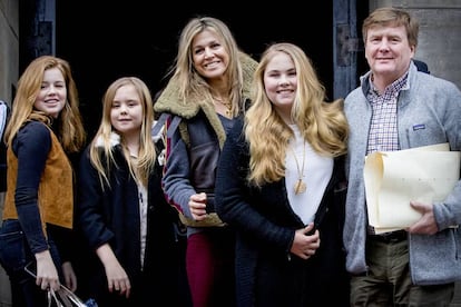 Máxima y Guillermo de Holanda con sus tres hijas, las princesas Amalia, Ariana y Alexia, el 4 de febrero en el 80 cumpleaños de la princesa Beatriz.
