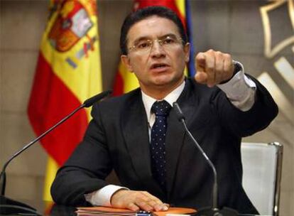 Serafín Castellano ofreció una rueda de prensa ayer en la sede de la Consejería de Gobernación.