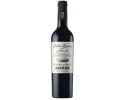 <p><strong>PX Solera 1910</strong></p><p>Alvear. Montilla-Moriles. Dulce solera, 15%. Cepas: pedro ximénez. Precio: 50 euros (50 cl). Puntuación: 9,8/10.</p><p>Un dulce de gran profundidad aromática, con aromas de fruta pasificada, pastelería, café tostado y madera. Muy dulce, concentrado y denso, sin ser empalagoso, deja un largo y perfumado recuerdo.• Chocolates y dulces de almendra.</p>