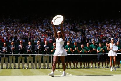 Williams, ganadora de Wimbledon 2015 (en primer plano), y Mugurza, (derecha).