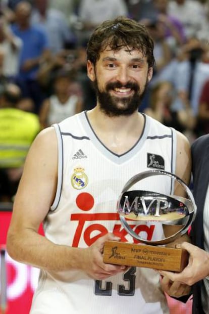 Llull, con el trofeo de MVP.