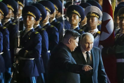 Los presidentes de Rusia y de Corea del Norte, Vladmir Putin y Kim Jong-un, en junio de 2024 en Pyongyang.