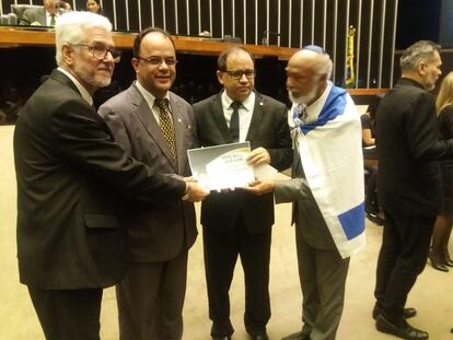 Líder religioso, Amilton Gomes, foi homenageado no Congresso e participou de criação de Frente Parlamentar.