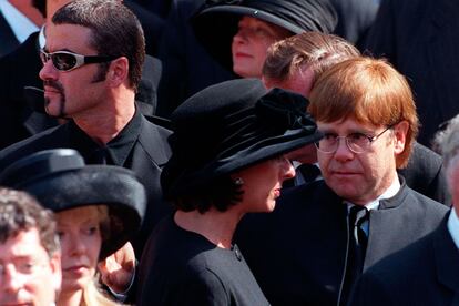 Elton John y George Michael en el funeral de Diana.