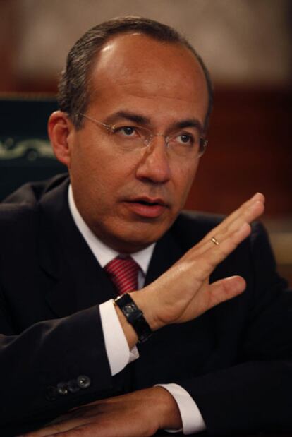 Felipe Calderón habla durante una  declaración hecha en  febrero de 2009.