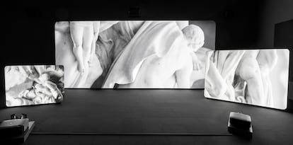 Proyección de una obra de Tan en su muestra 'Mononanía'.