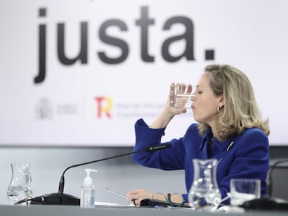 La vicepresidenta  Nadia Calviño, tras la reunión del Consejo de Ministros que aprobó el proyecto de ley audiovisual el 30 de noviembre.