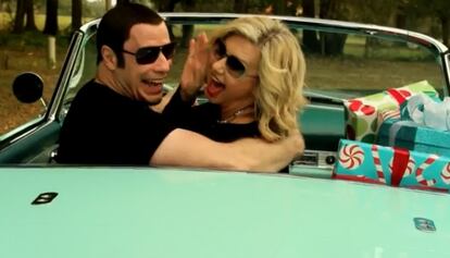 Olivia Newton-John y John Travolta, en su nuevo vídeo de Navidad.
