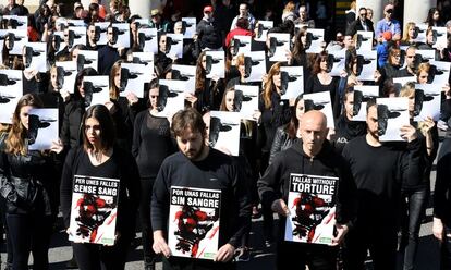 Protesta antitaurina ante el Ayuntamiento de Valencia el pasado sábado.