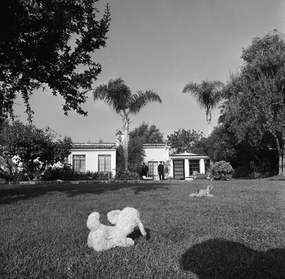 Police officers inspect Marilyn Monroe's home after the actress' death in August 1962.