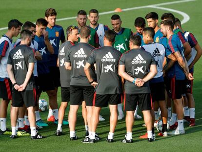 El seleccionador español Luis Enrique y los jugadores de La Roja durante un entrenamiento antes de los partidos de la Liga de Naciones contra Inglaterra y Croacia.