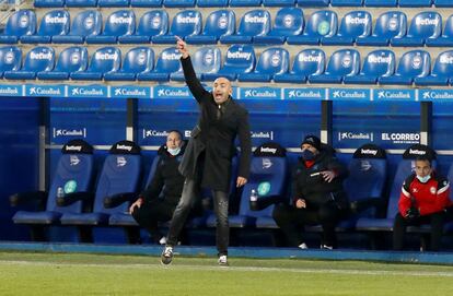 Abelardo durante un partido del Alavés esta temporada.