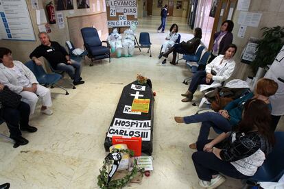 Hospital Carlos III durante la segunda jornada de huelga sanitaria. La Consejería de Sanidad de la Comunidad de Madrid ha cifrado el seguimiento de la segunda jornada de huelga sanitaria durante el turno de mañana en un 25,93 por ciento del personal, mientras que los sindicatos elevan la participación de este martes hasta una horquilla entre el 85 y el 87 por ciento.