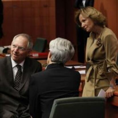 El ministro de Finanzas italiano, Giulio Tremonti; junto al ministro de Finanzas alemán, Wolfgang Schaeuble, la ministra de finanzas francesa Christine Lagarde y Elena Salgado