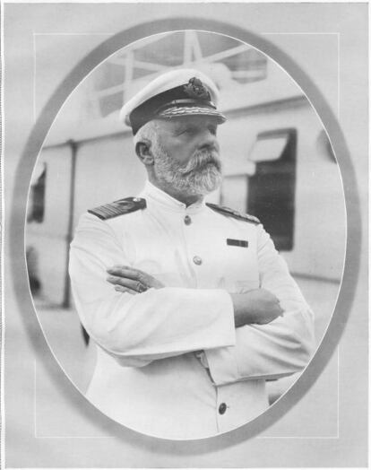 El comandante Edward J, Smith, capitán del Titanic. La naviera White Star Line, propietaria del trasatlántico, trasfirió al más veterano de sus capitanes a su buque insignia. Estaba al mando de una tripulación de 892 personas y trasladaba a 2.435 pasajeros.