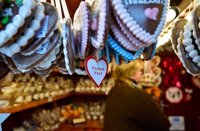 Detalle de un puesto del mercado navideño berlinés de Breitscheidplatz.