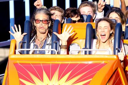 A finales del mes de marzo, el cantante de Aerosmith Steven Tyler celebró su 69º cumpleaños en Disneyland.