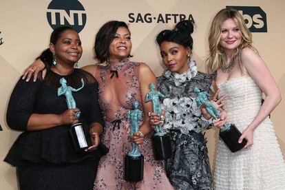 De izquierda a derecha, Octavia Spencer, Taraji P. Henson, Janelle Monáe y Kirstin Dunst, mejor reparto en los premios del sindicato de actores.