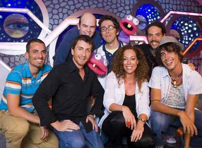 El equipo de <i>El hormiguero,</i> con Pablo Motos, segundo por la izquierda.