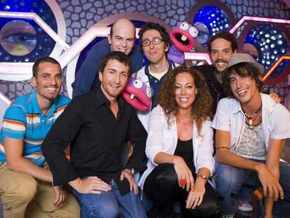 El equipo de <i>El hormiguero,</i> con Pablo Motos, segundo por la izquierda.