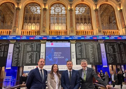 José Manuel Torralba, Susana Trabajo, Samuel López y Pablo Tuduri, directivos del Grupo Herrero Brigantina, en la Bolsa de Madrid.