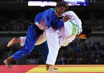 Rafaela Silva derrota Jandi Kim, da Coreia do Sul