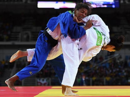 Rafaela Silva derrota Jandi Kim, da Coreia do Sul