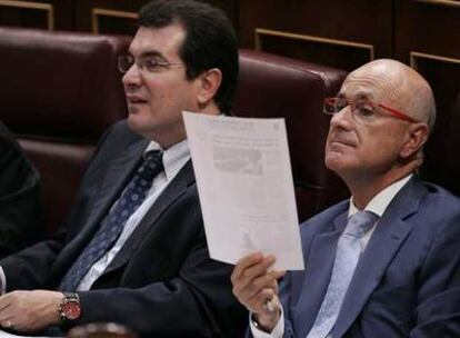 Josep Antoni Duran Lleida (derecha) y Jordi Jané, durante el debate del estado de la nación.