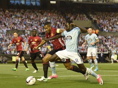 Pione Sisto, del Celta, durante el partido ante el Manchester.