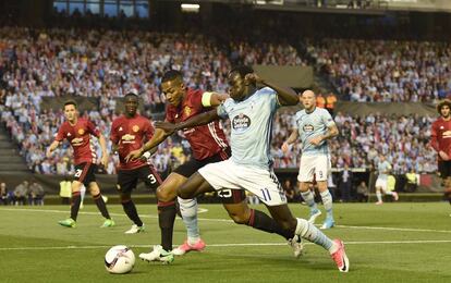 Pione Sisto, del Celta, durante el partido ante el Manchester.