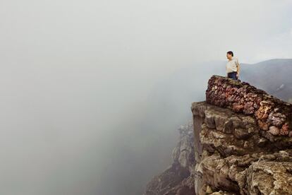 Sergio Ramírez en el volcán de Masaya. Nicaragua.