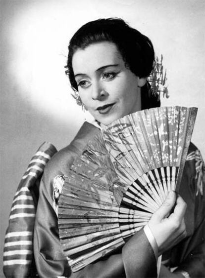 Elisabeth Söderström, caracterizada de <i>Madame Butterfly,</i> en 1953.