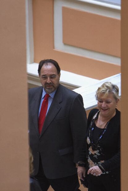 Los ediles Alfonso Mir y Rosamar Prieto, ayer, en el Ayuntamiento.