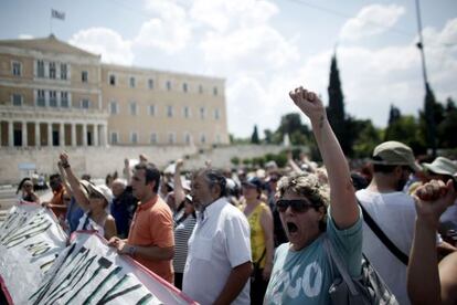 Manifestaci&oacute;n de empleados de banco en Atenas.