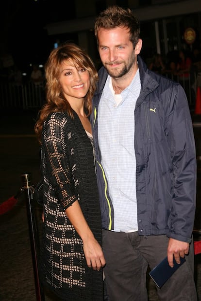 Jennifer Esposito y Bradley Cooper estuvieron casados durante cinco meses, entre diciembre de 2006 y mayo de 2007. El divorcio entre los actores no finalizó hasta noviembre de ese mismo año.