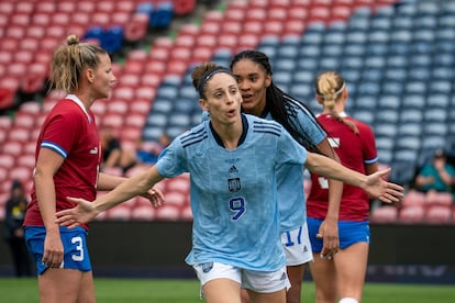 Esther González celebra uno de sus goles en el partido entre España y la República Checa de la Copa de Naciones de Australia 2023.
La selección española femenina de fútbol puso el cierre a su participación en la Copa de Naciones que acogió Australia con una segunda victoria este miércoles al ganar con claridad a la República Checa por 3-0, con protagonismo para la delantera Esther González, autora de un doblete.
OCEANÍA DEPORTES AUSTRALIA
PRENSA RFEF
