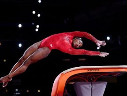 Con el oro en salto, la gimnasta estadounidense suma en Stuttgart su 23ª medalla en unos Mundiales