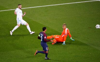 Benzema falla ante Areola.