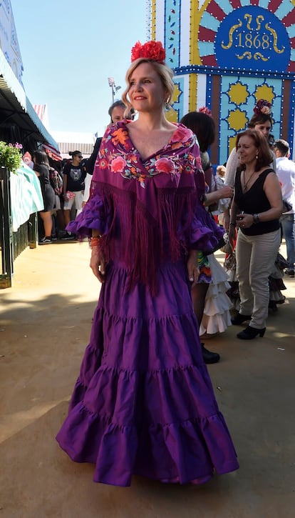 Eugenia Martínez de Irujo en la Feria de Abril vestida de Cristo Báñez.