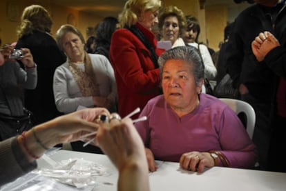 Varias familias se someten en Sevilla a tomas de muestras de ADN.