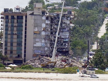 El derrumbe de un edificio en Surfside (Florida), en imágenes