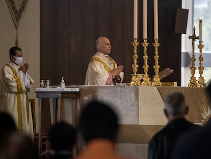 El arzobispo Salvatore Cordileone en la catedral de Santa María de la Asunción en San Francisco, California.