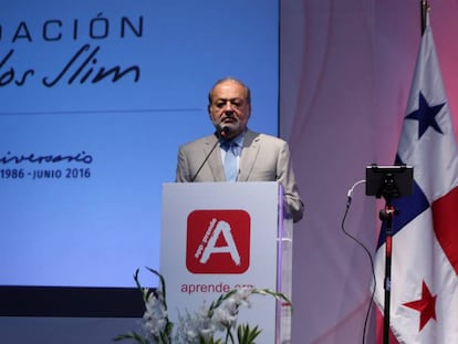 Carlos Slim habla en un acto de su fundaci&oacute;n en Panam&aacute;. 