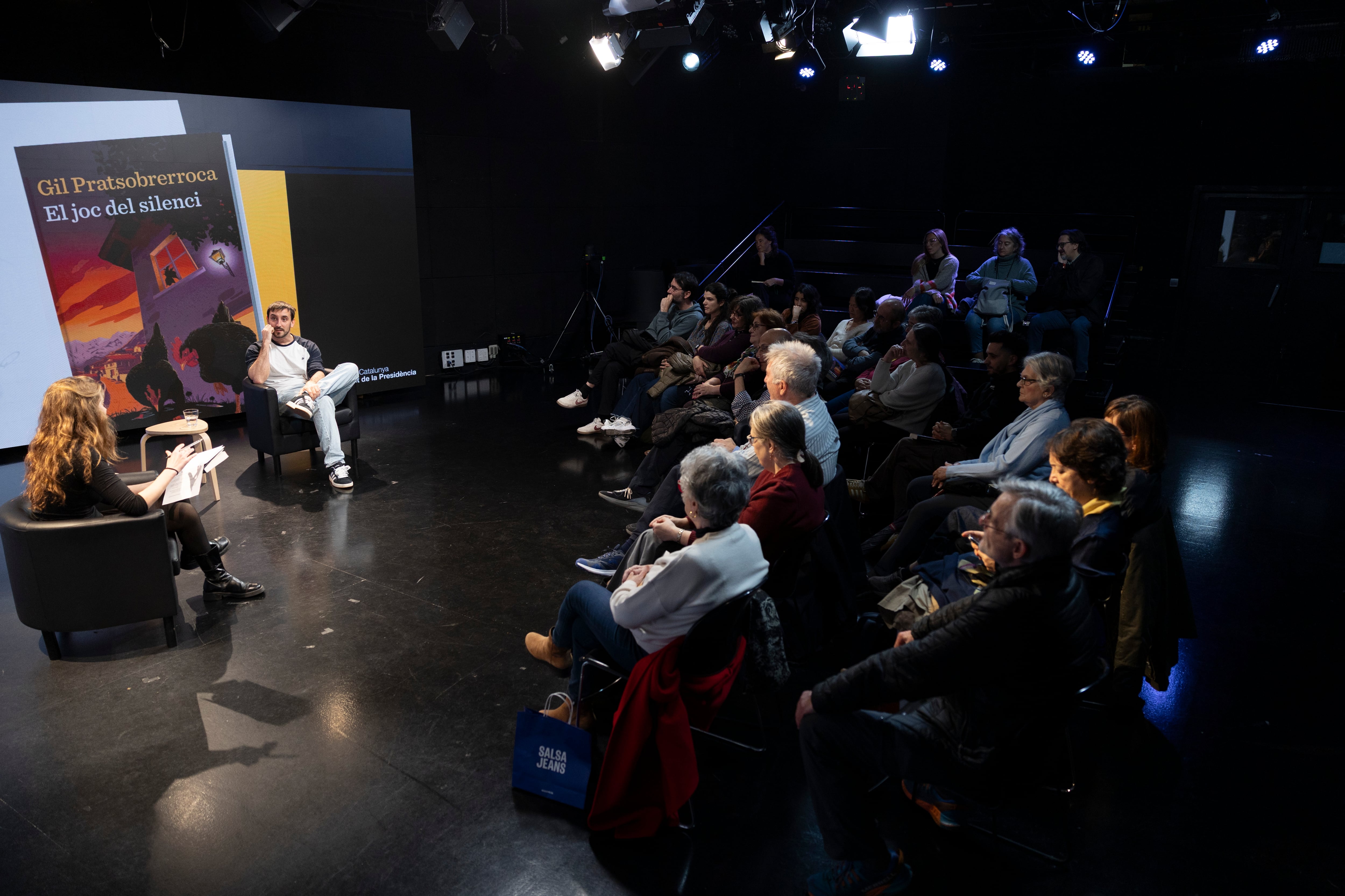 Carlota Rubio, Gil Pratsobrerroca i els lectors. 