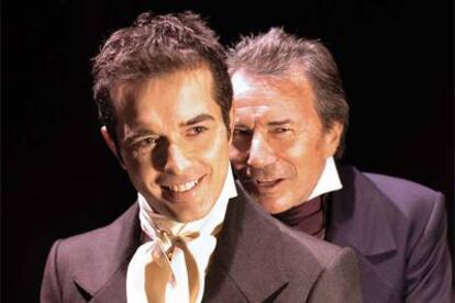 Los actores Mariano Alameda (izquierda) y José Luis Pellicena, en <i>El retrato de Dorian Gray.</i>