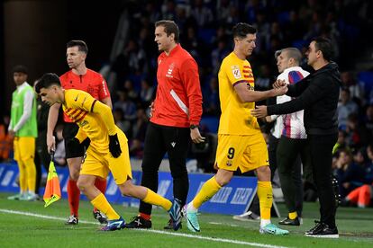 Momento en el que Pedri sale al campo, en sustitución de Robert Lewandowski.